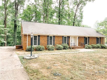 962 Hampton Place 11