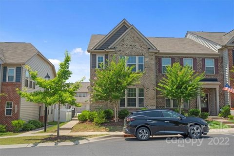 3027 Honeylocust Lane