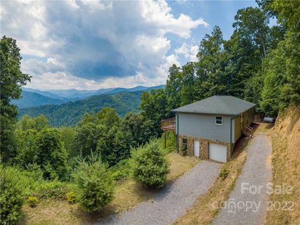206 Cherry Berry Drive sold home in Twin Oaks Estate, Waynesville, NC