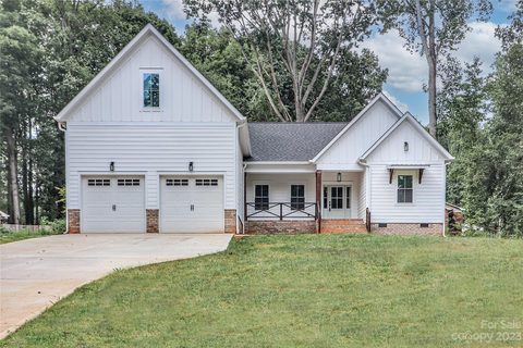 413 Florence Circle sold home in Mitchell Aire, Statesville, NC