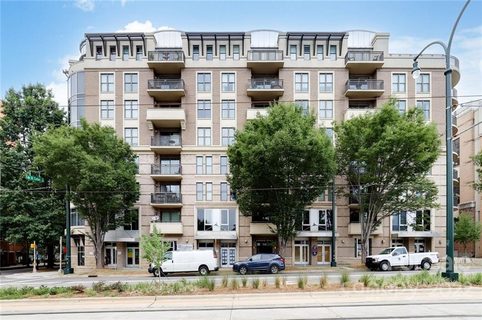 718 W Trade Street 414