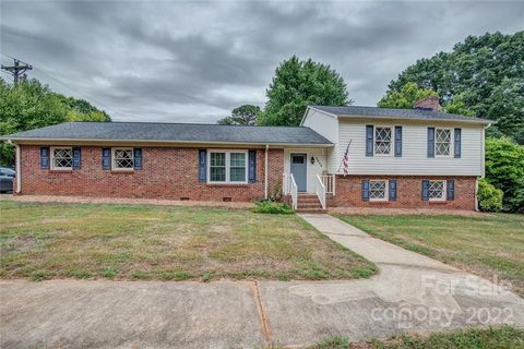 3909 Saint Regis Drive