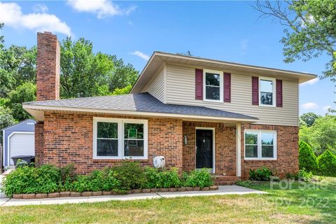 606 Colonial Drive 82