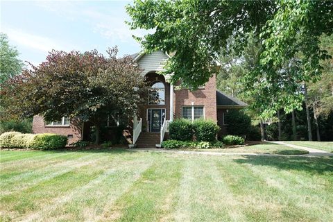 Previously sold for $644,700