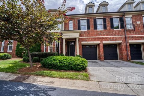 6841 Louisburg Square Lane
