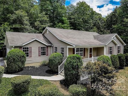 17 Majestic Trace sold home in Pinnacle Mountain View, Hendersonville, NC