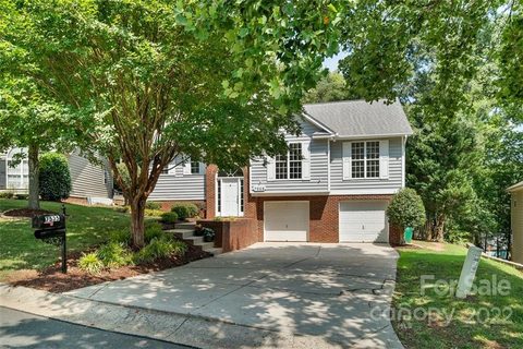 7535 Starvalley Drive sold home in Starmount Forest, Charlotte, NC