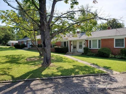 71 Trowbridge Lane