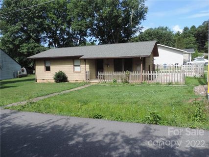 15 Penland Street sold home in Brookfield, Clyde, NC