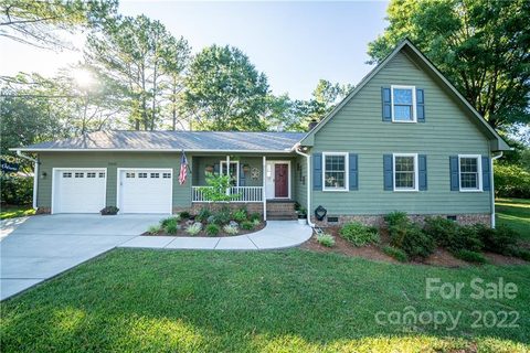8406 Chestnut Oak Court 63 sold home in The Oaks Estates, Harrisburg, NC