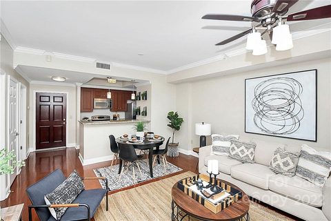 300 W 5th Street 533