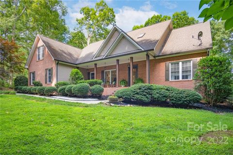 1529 Autumn Brook Lane sold home in The Hylands, York, SC