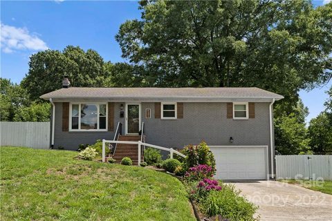 4121 Gladstone Lane