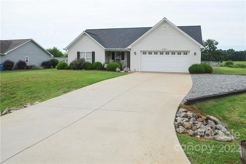 1575 Windy Holly Lane sold home in Sigmon Hollow, Newton, NC
