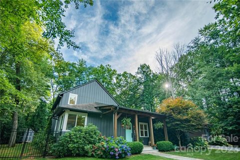 657 N Rugby Road sold home in Ridgeview At Sweetwater Hills, Hendersonville, NC