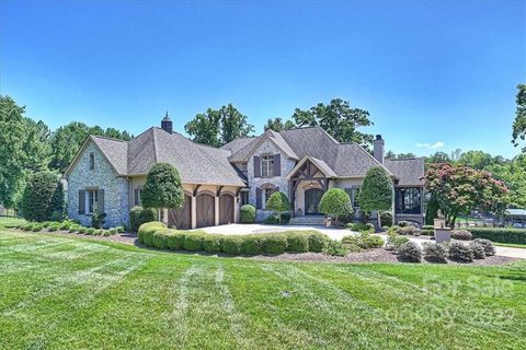 105 Grey Lady Court