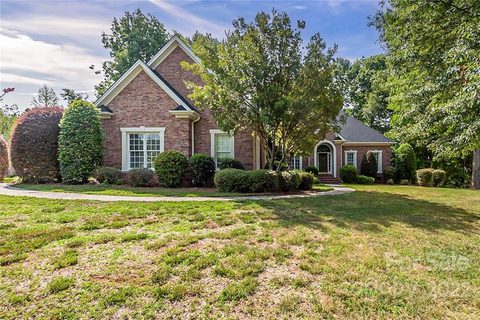 306 Forest Bay Court sold home in Forest Bay, Belmont, NC