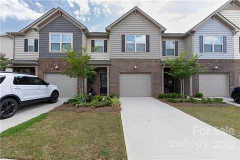 292 Ascot Run Way