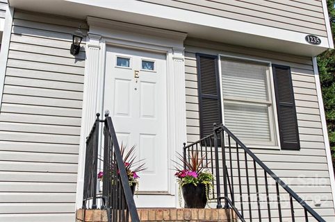 1235 Scaleybark Road E sold townhome in Pines at Woodlawn, Charlotte, NC