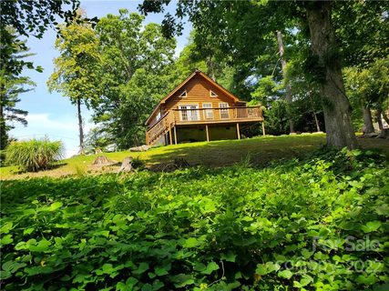 8 Summit Circle sold home in Toms Hill Park, Hendersonville, NC