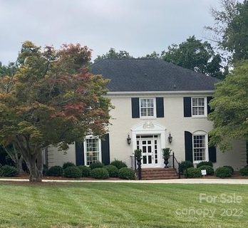 906 Colonial Drive