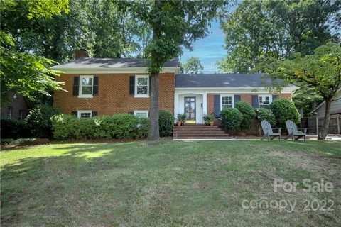 3819 Lovett Circle