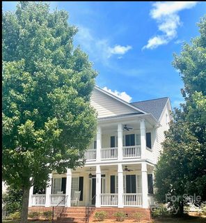 389 Third Baxter Street