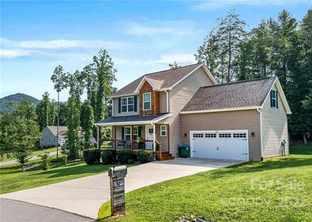 30 Parrot Road sold home in Oasis Cove, Candler, NC