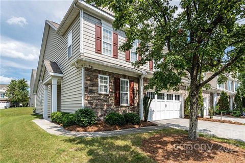 11021 Lucky Horseshoe Lane