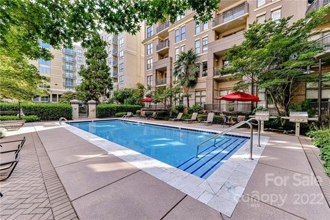 718 W Trade Street 805