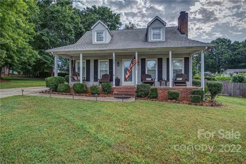 2508 Cherokee Court sold home in Castlewood, Gastonia, NC