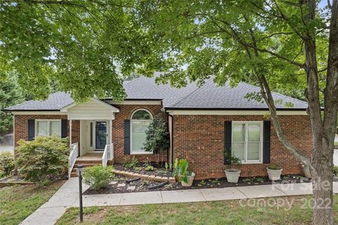 2711 Greenmont Circle