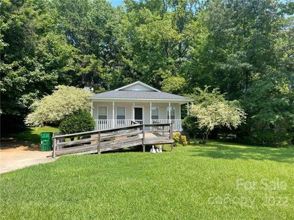 2920 Meadowcliff Drive sold home in Milton Acres, Charlotte, NC