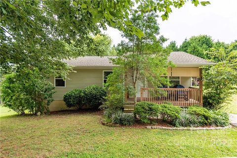 6 Kendrick Court sold home in Grove Hills, Flat Rock, NC