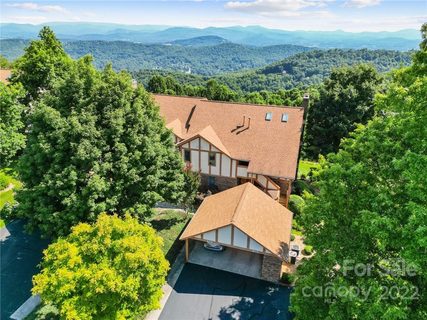 704 Fleetwood Plaza sold home in Fleetwood Plaza, Laurel Park, NC