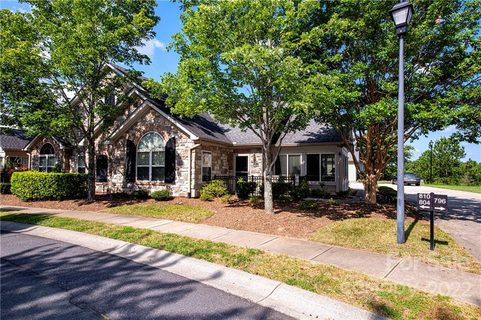 804 Ledgestone Court