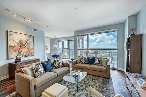 333 W Trade Street 2204