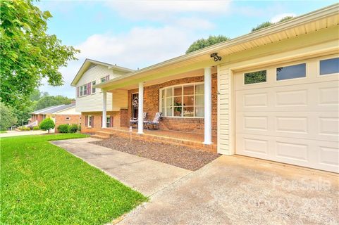 916 Sarratt Drive sold home in Olde Farm, Shelby, NC