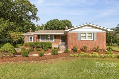 4700 Dogwood Place sold home in Lakeview Manor, Charlotte, NC