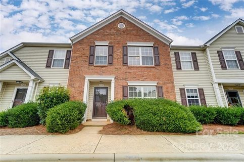 7549 Pilot Cove Court sold townhome in Bluffs at Waterside Crossing, Denver, NC