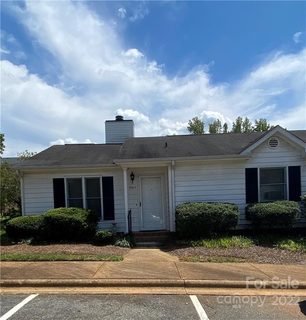 5913 Crape Myrtle Lane sold home in Oakdale Place, Charlotte, NC