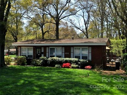 1011 Clanton Road