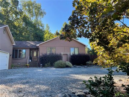 8115 Kingsland Drive sold home in Kingsland, Waxhaw, NC