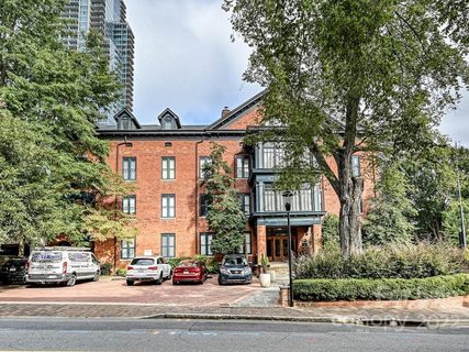 229 N Poplar Street 32