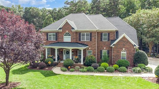 1024 Patricians Lane sold home in The Estates At Wesley Oaks, Wesley Chapel, NC