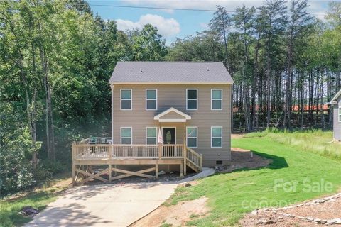 7718 Sarah Drive sold home in Lake Haven, Denver, NC