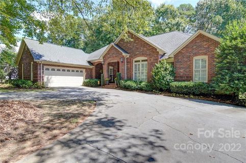 709 Hanna Woods Drive