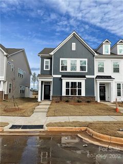 15607 Country House Street 203