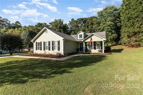 2413 Briar Trail Court sold home in Blackberry Ridge, Matthews, NC