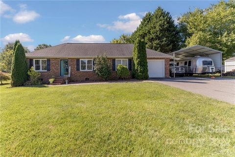 1563 Carriage Court sold home in Canterbury Park, Conover, NC